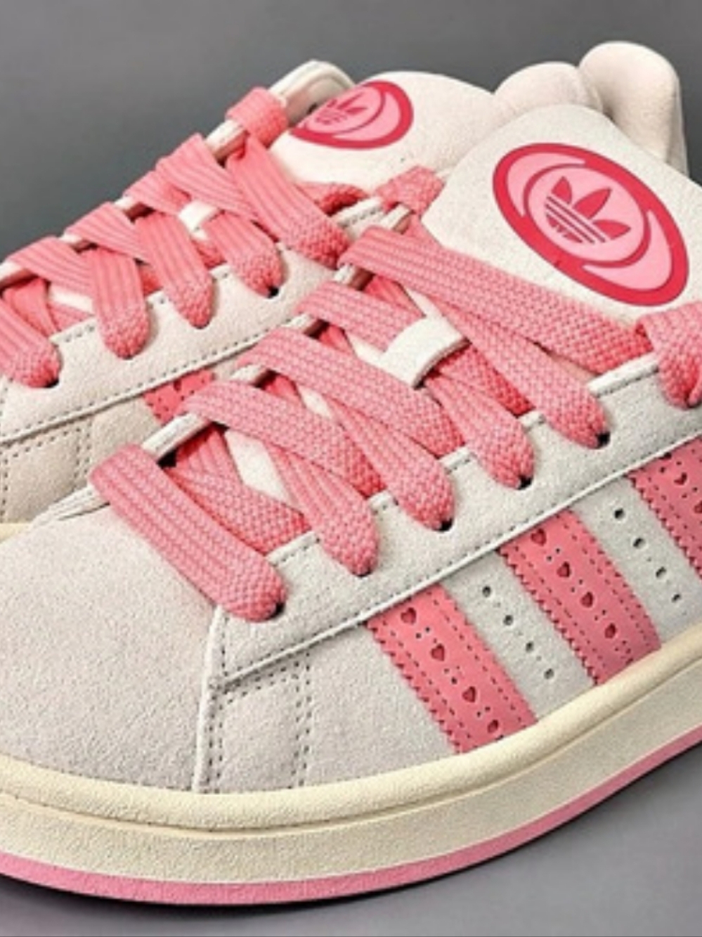 Adidas Campus 00s Valentine 58in Pink & White
Brand New In Box! 5Youth /6Women